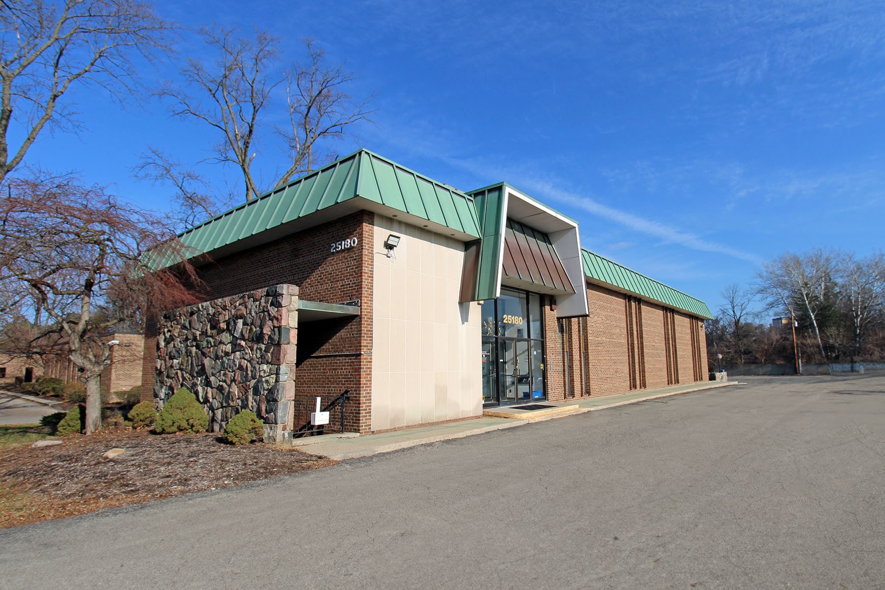 25180 Lahser Rd, Southfield, MI for Sale
