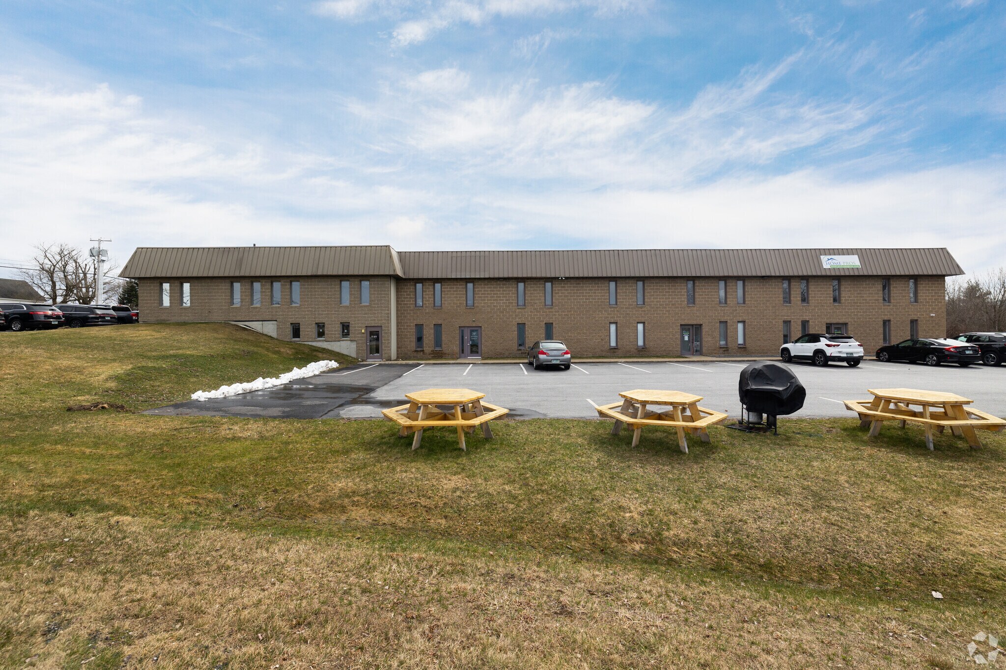 51 Harvey Rd, Londonderry, NH for Rent