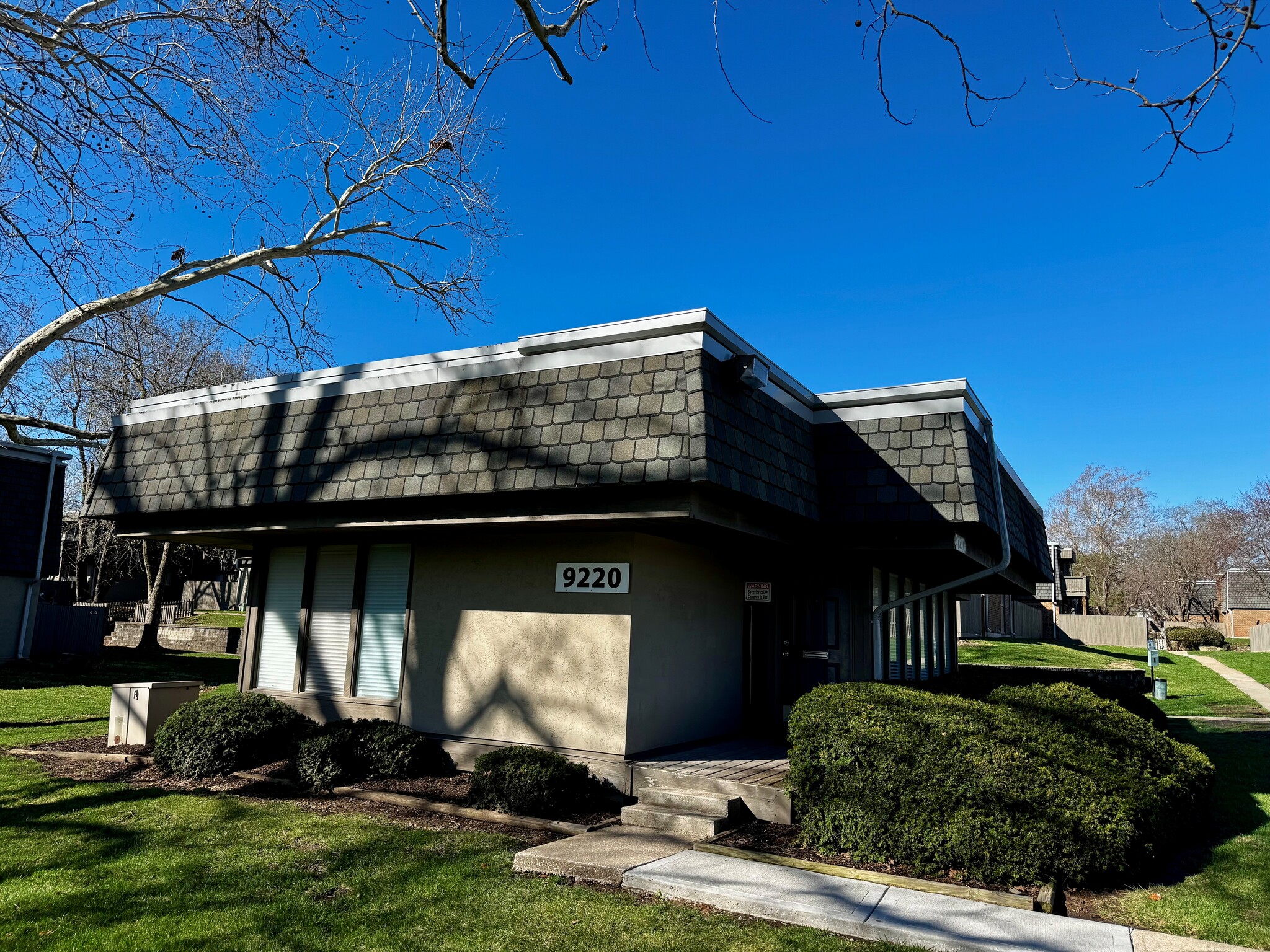 9220 Foster St, Overland Park, KS for Rent