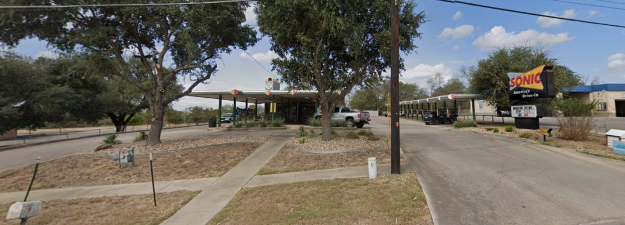 706 S US 77, Yoakum, TX for Rent