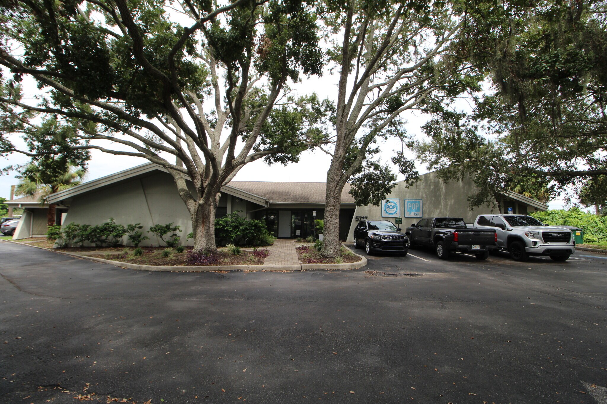5717 Bessie Dr, Sarasota, FL for Rent