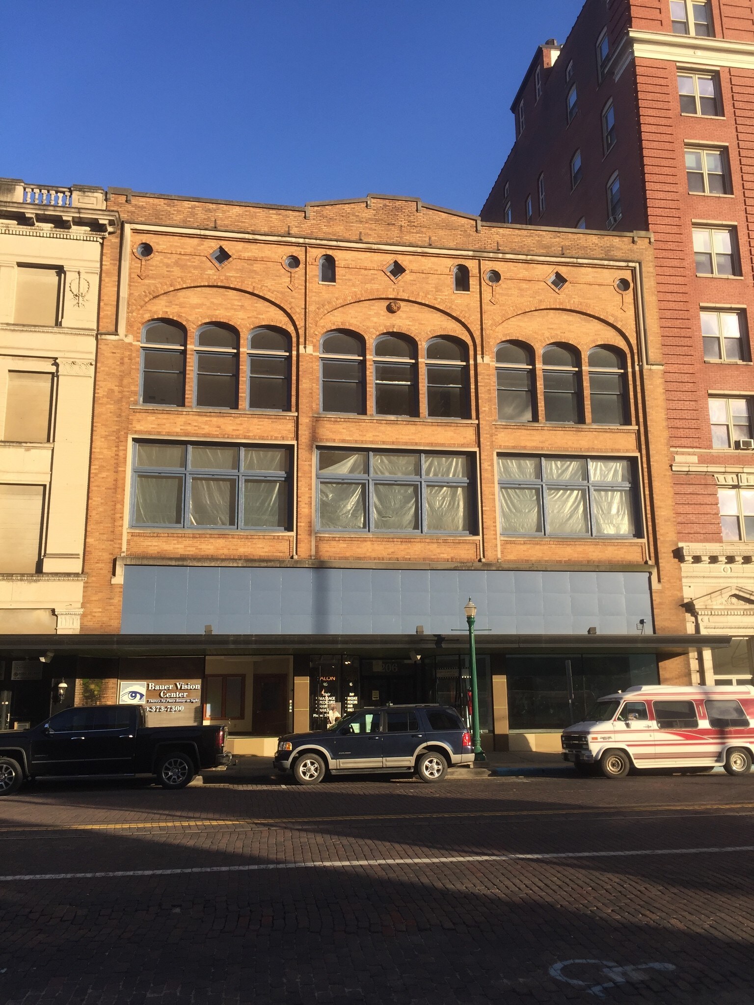 206 Putnam St Marietta, OH 45750 Retail Property for Lease on