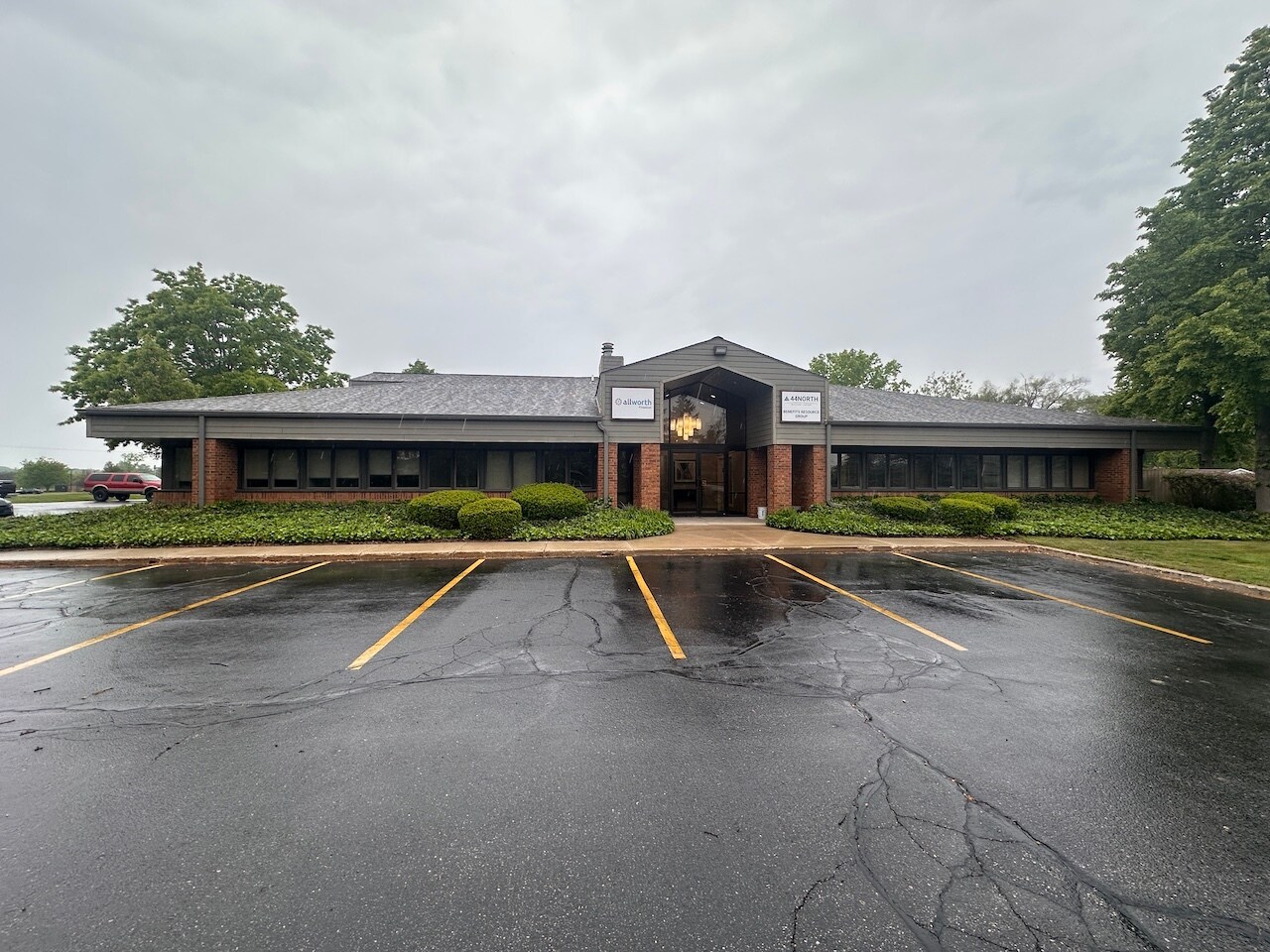4320 44th St SW, Grandville, MI for Sale