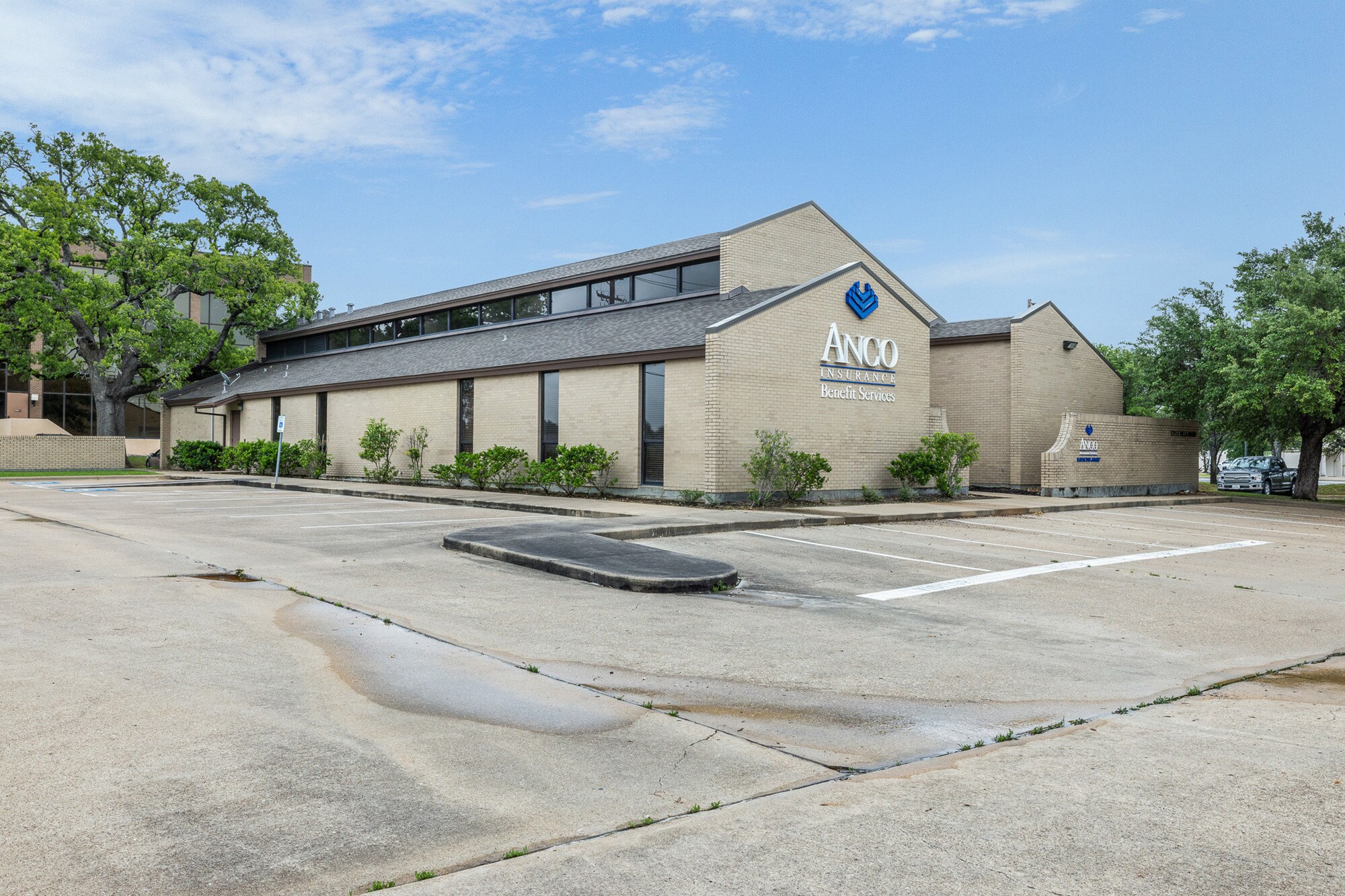 1215 E Villa Maria Rd, Bryan, TX for Sale