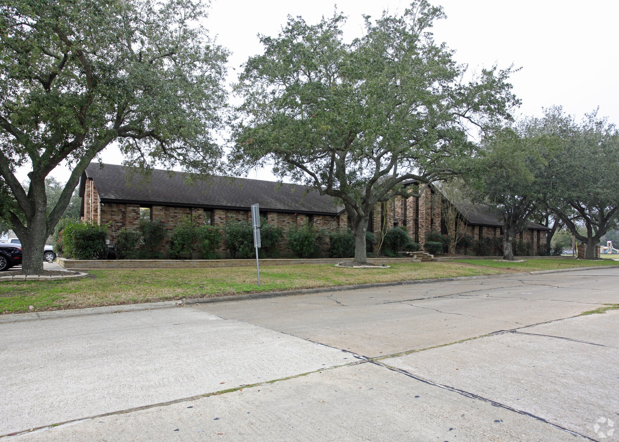 2095 W Main St, League City, TX for Rent