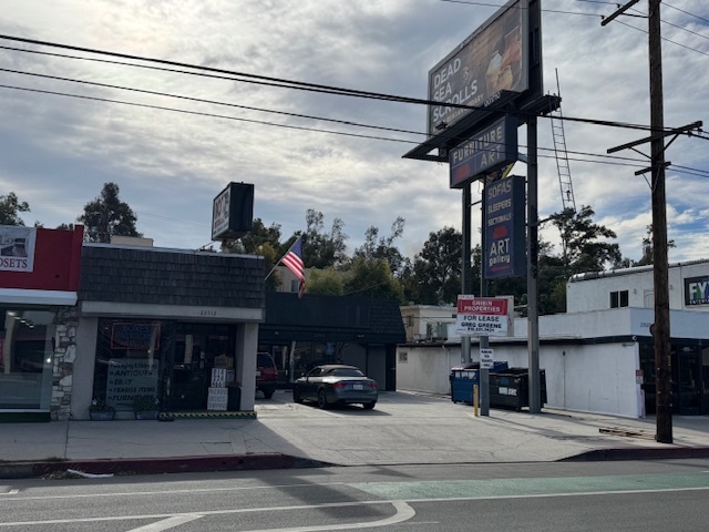 22512 Ventura Blvd, Woodland Hills, CA for Sale