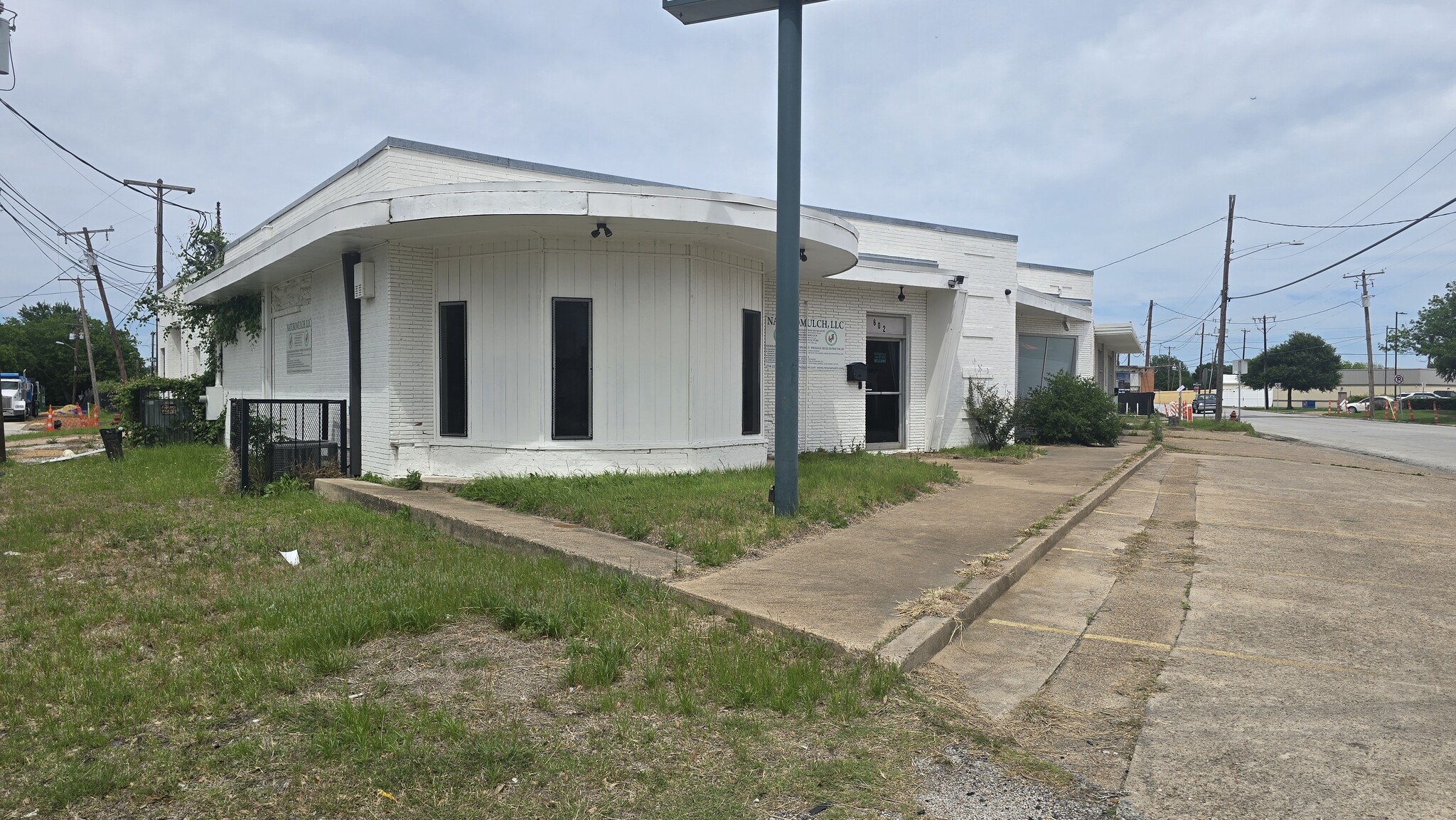 602-604 E Davis St, Grand Prairie, TX for Sale