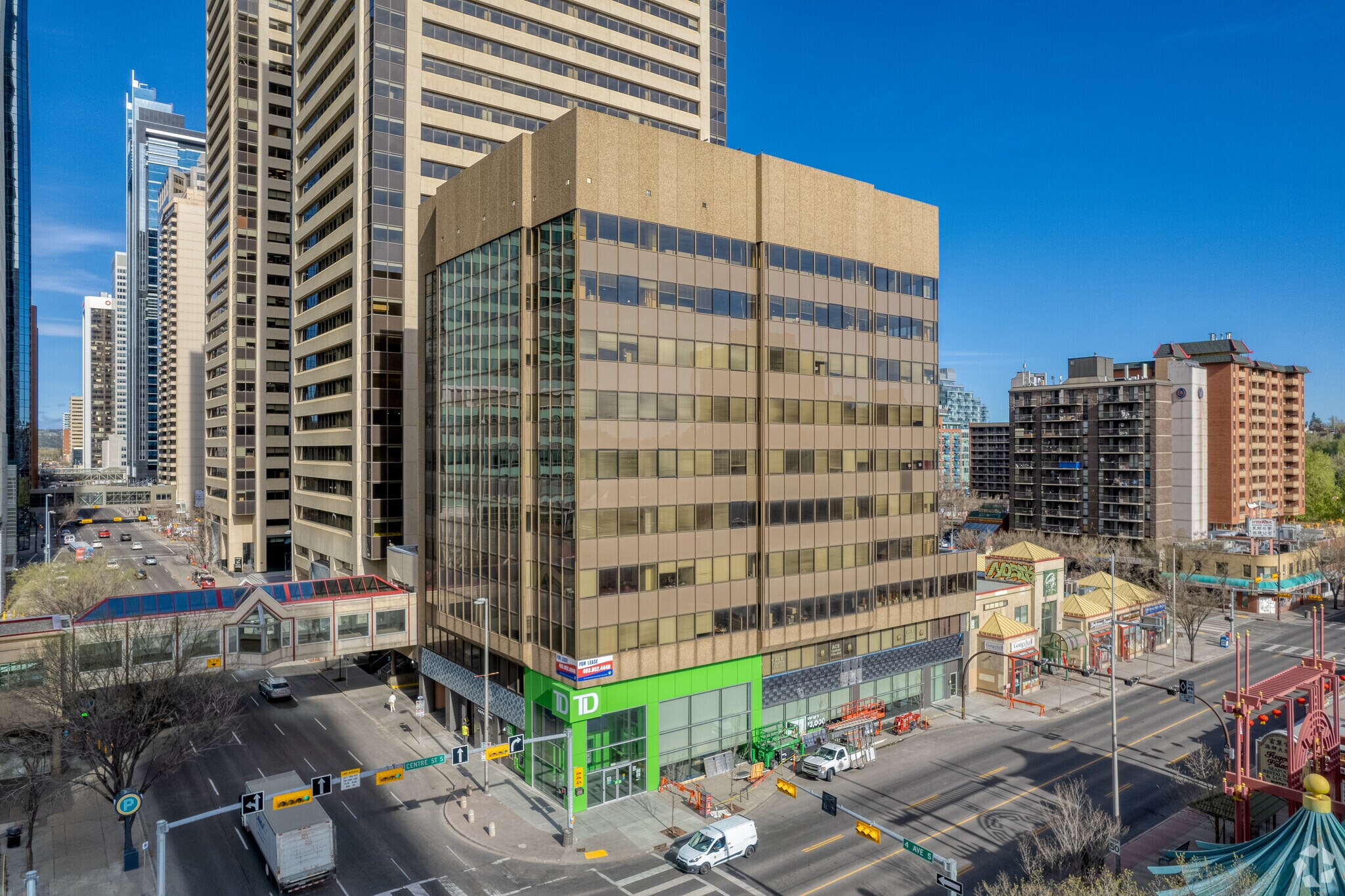 305 SW Centre St, Calgary, AB for Rent