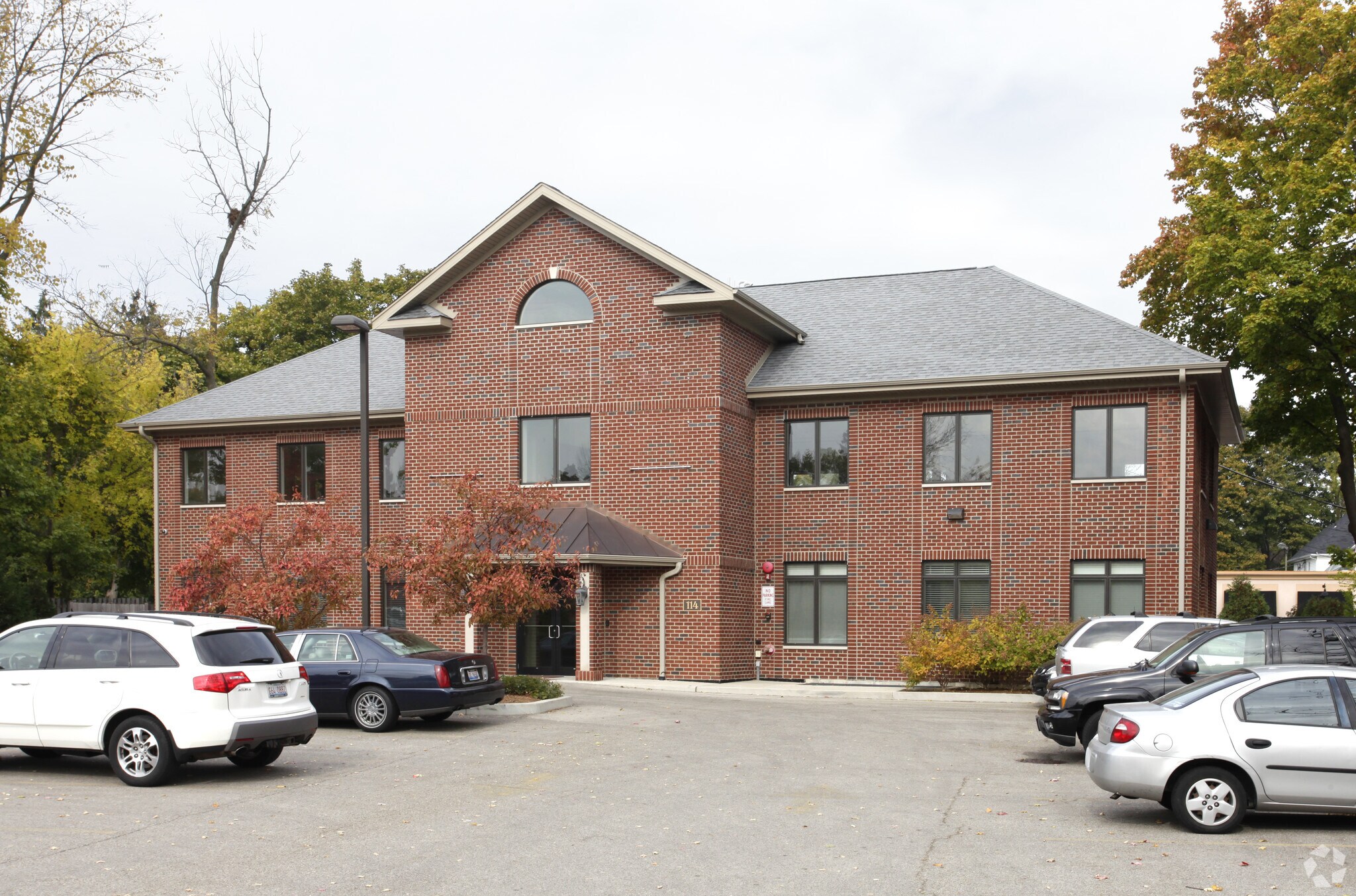 114 W Rockland Rd, Libertyville, IL for Rent