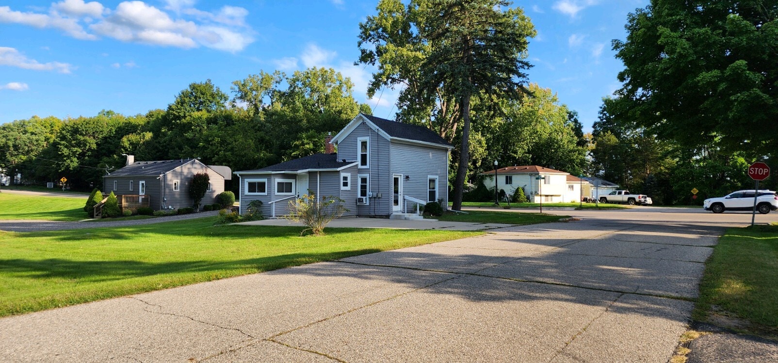 609 E Main St, Pinckney, MI for Sale