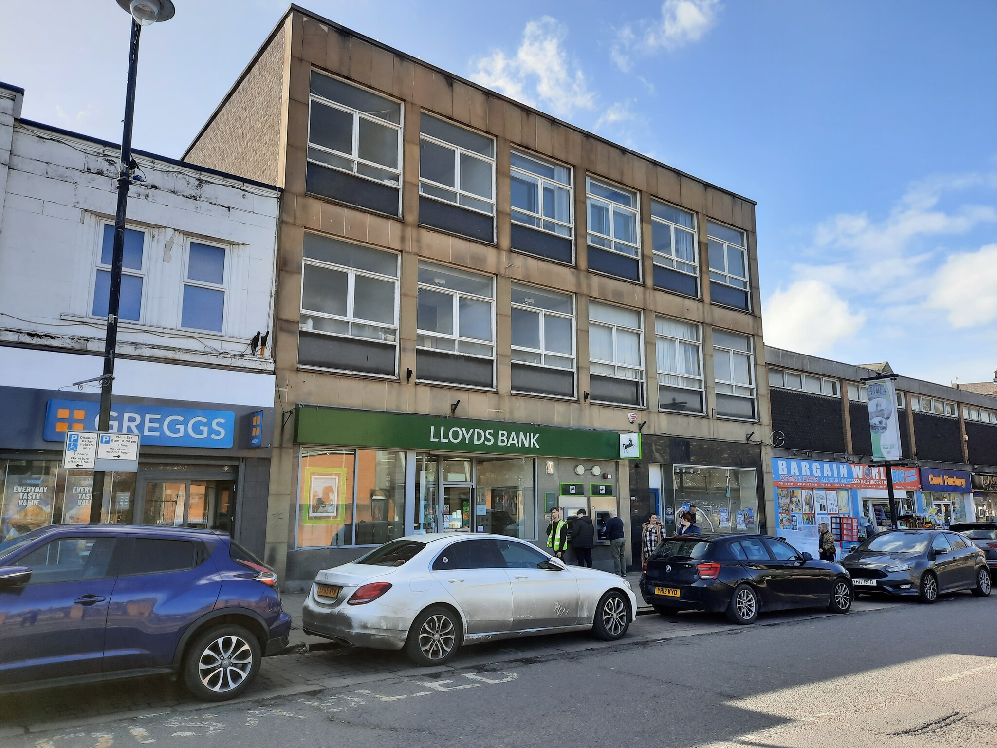 Commercial Street, Batley, WYK for Rent