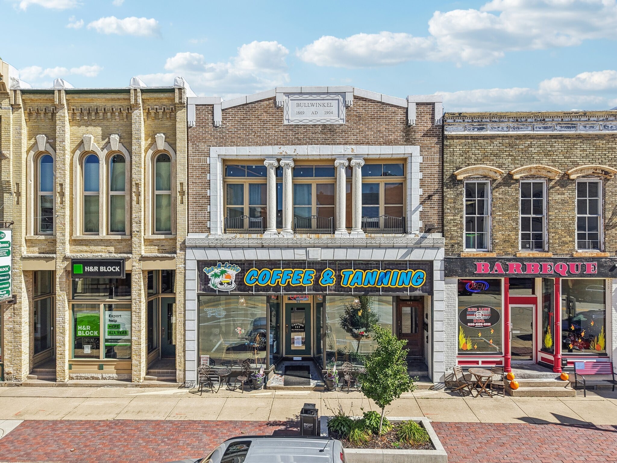 122-124 N Main St, Fort Atkinson, WI for Sale