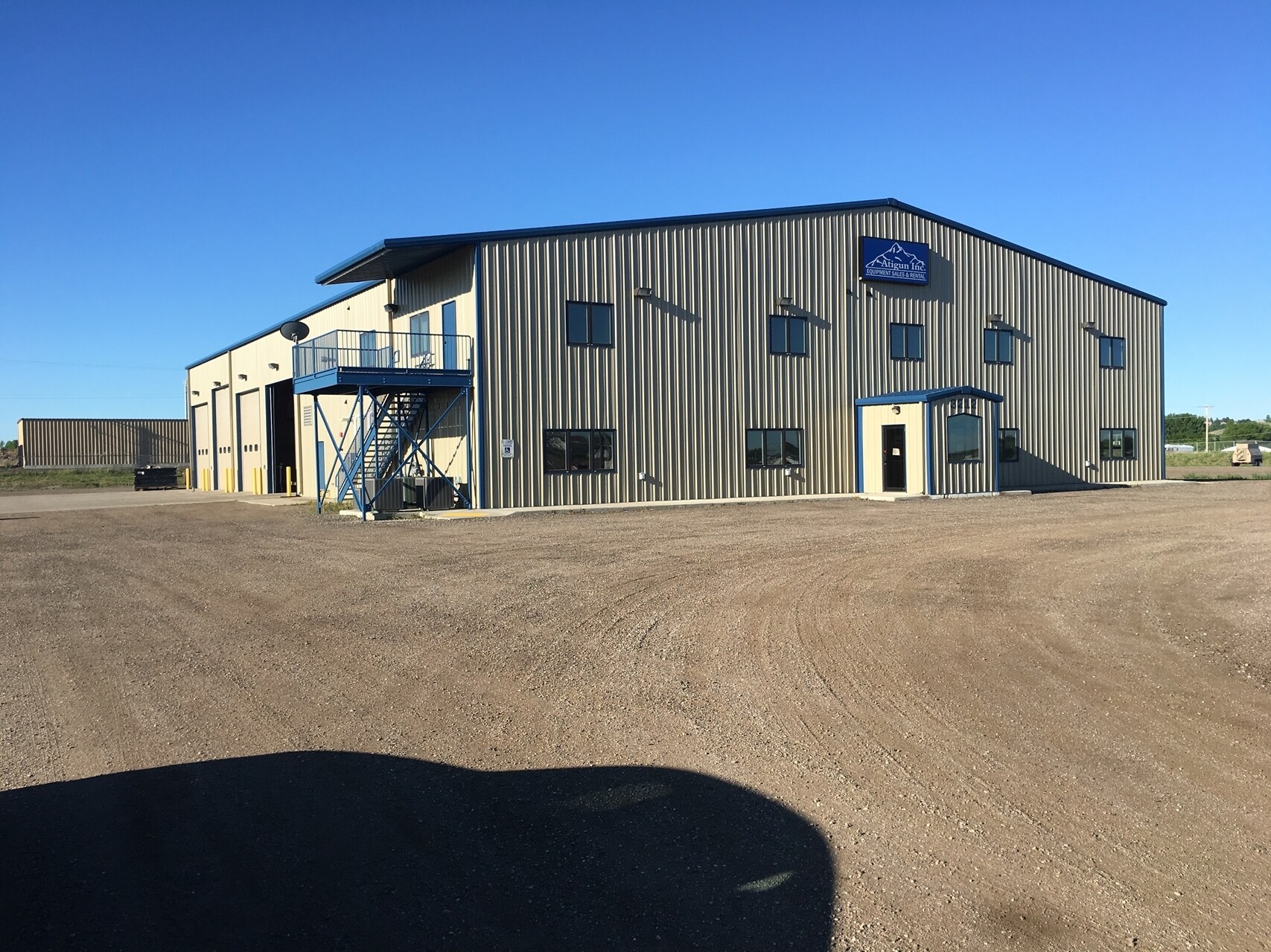 3212 Burdick Expy E Minot, ND 58701 Flex Property for Lease on