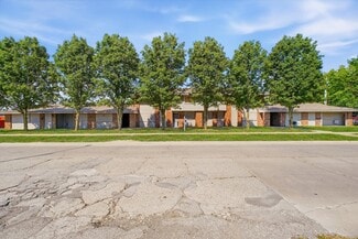 Indianapolis, IN Apartments - 7020-7032 Twin Oaks Dr