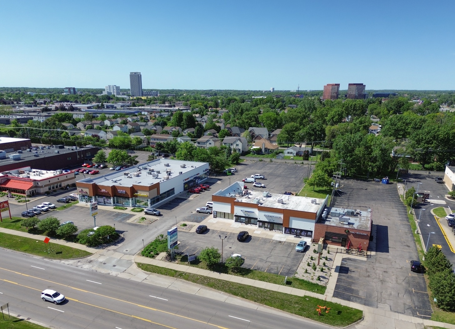 154-186 W Maple Rd, Troy, MI for Rent