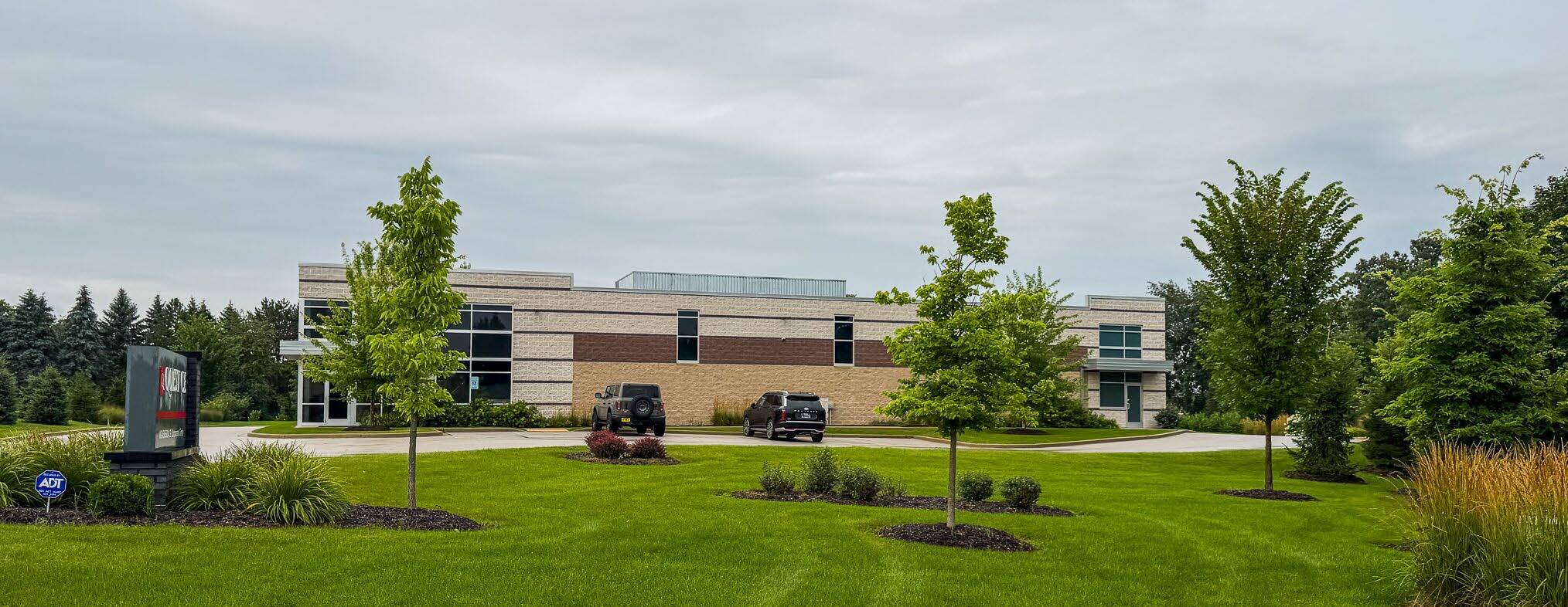 W245N5604 S Corporate Cir, Sussex, WI for Sale