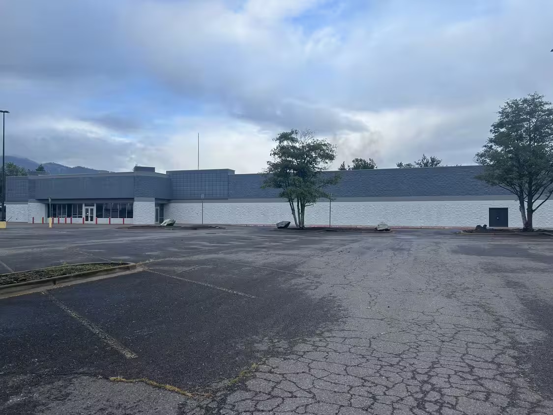 300 W Valley View Rd, Talent, OR for Rent