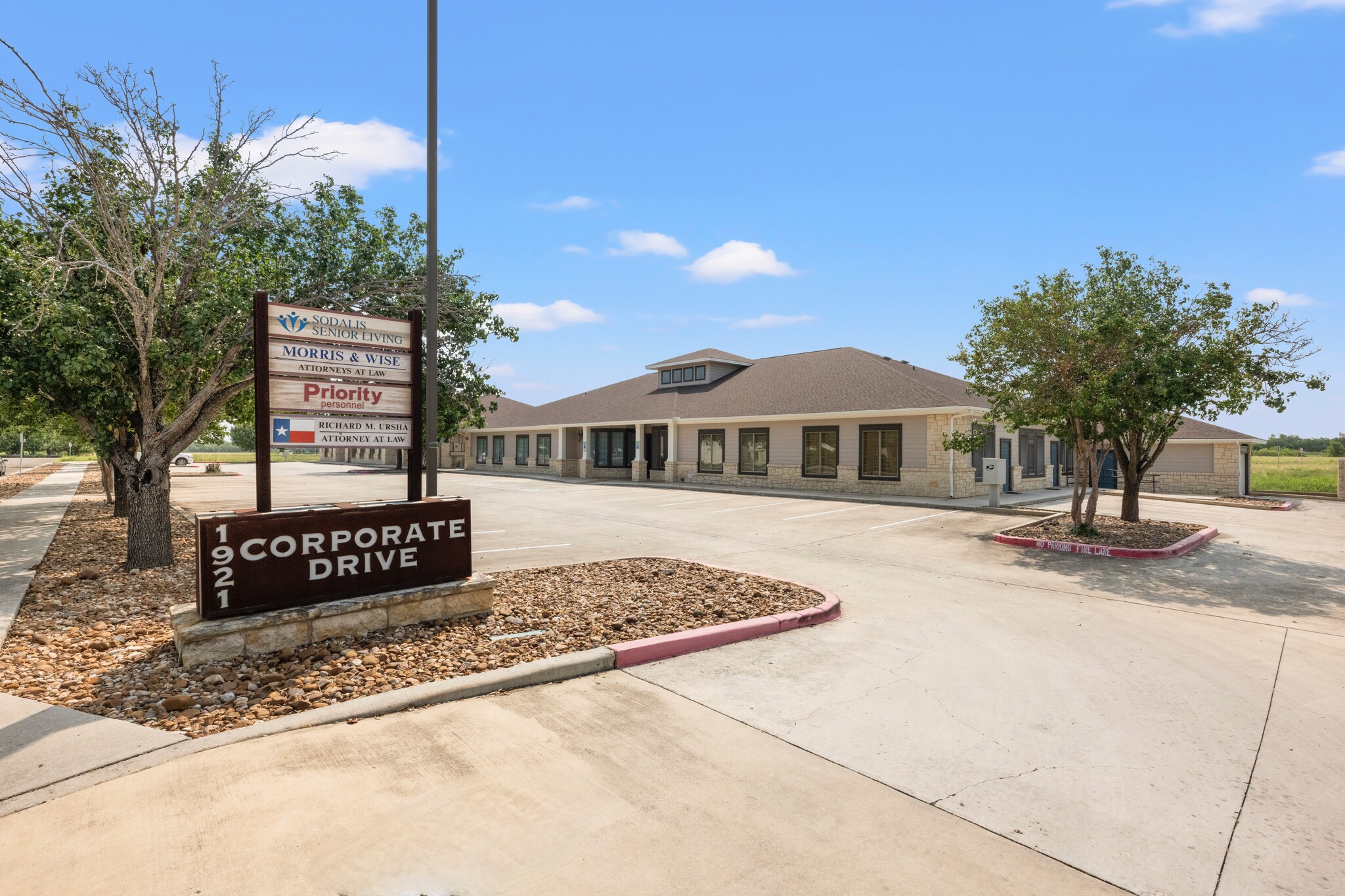 1921 Corporate Dr, San Marcos, TX for Sale