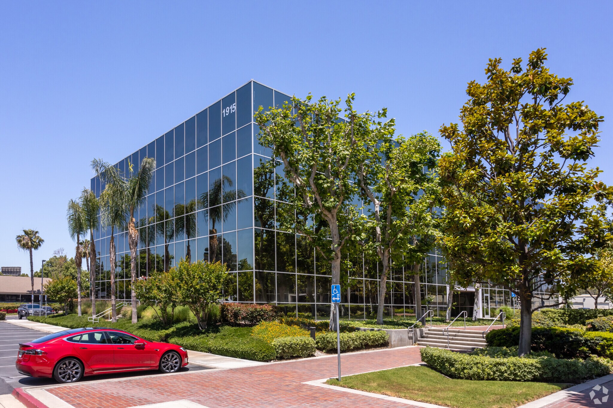 1915 W Orangewood Ave Orange, CA 92868 Industrial Park Property for