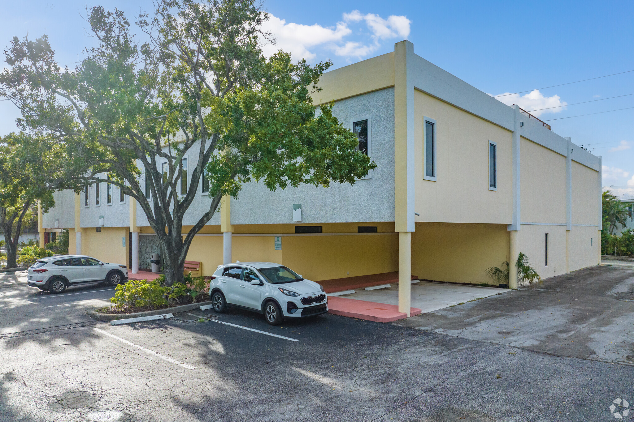 572 E Mcnab Rd, Pompano Beach, FL for Rent