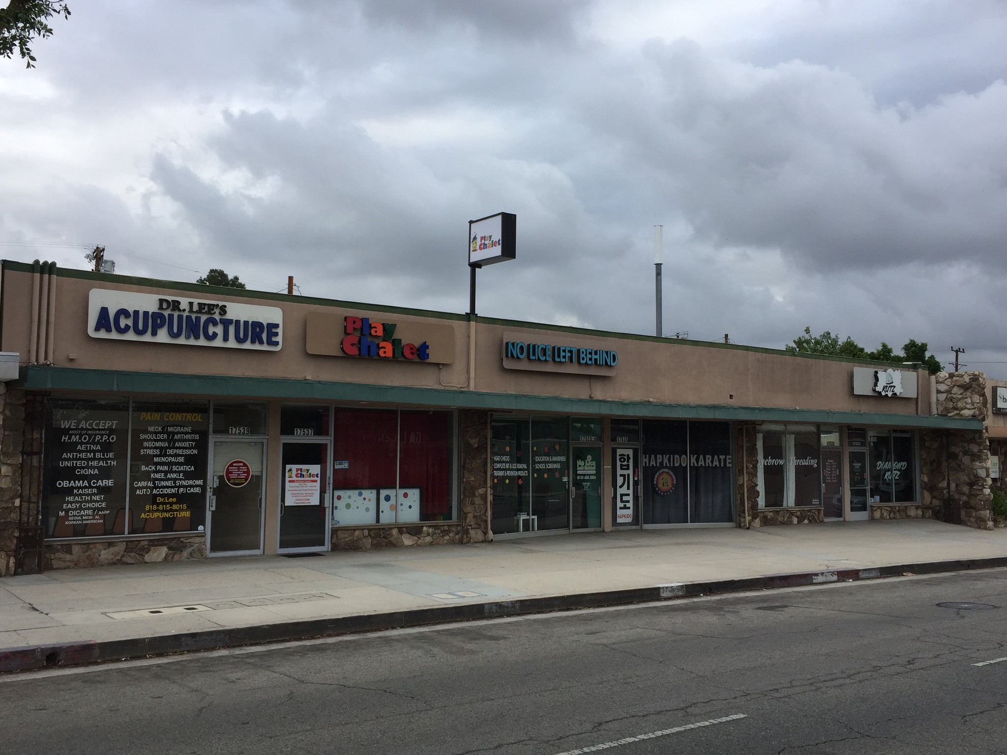 17531-17539 Chatsworth St, Granada Hills, CA for Rent