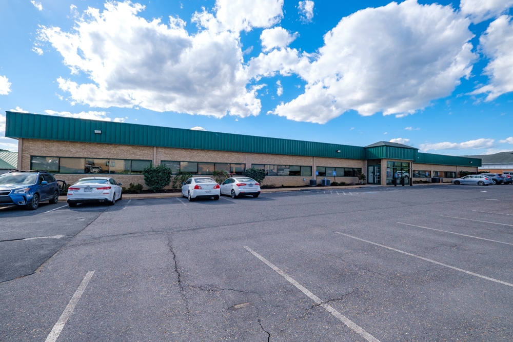 2031 Deyerle Ave Harrisonburg, VA 22801 Office Property for Lease on