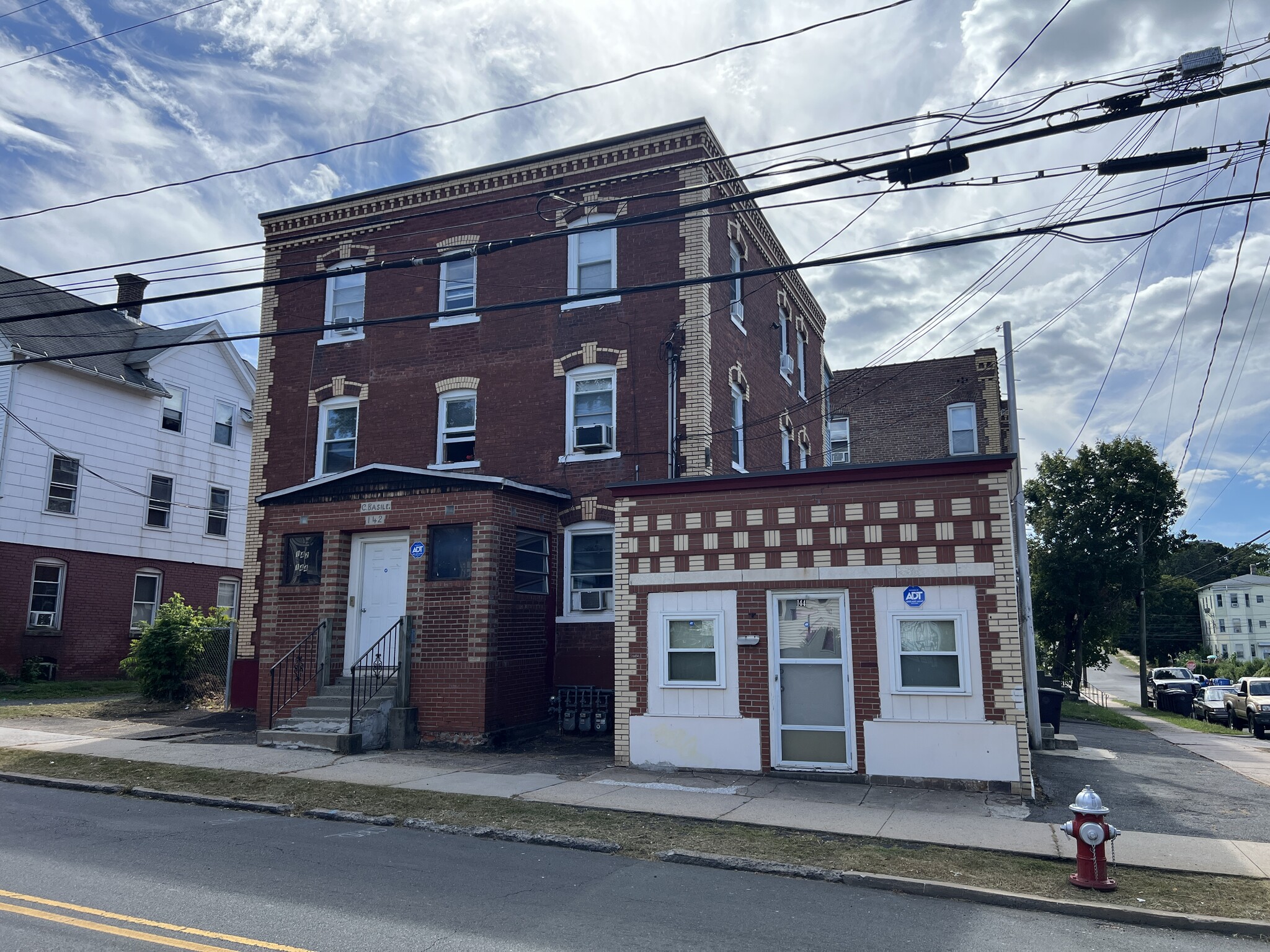 142-144 Oak St, New Britain, CT for Sale