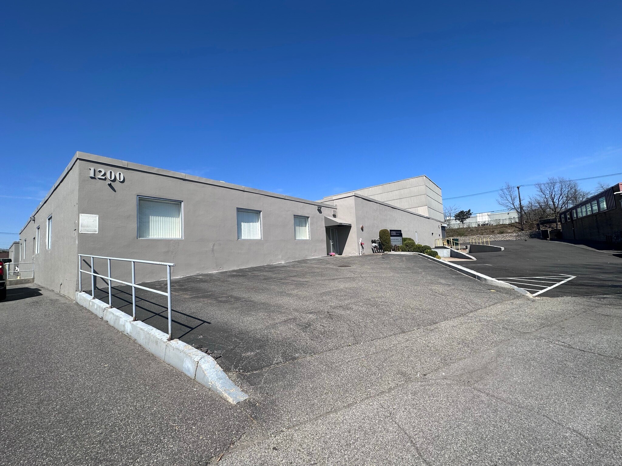 1200 Shames Dr, Westbury, NY for Rent