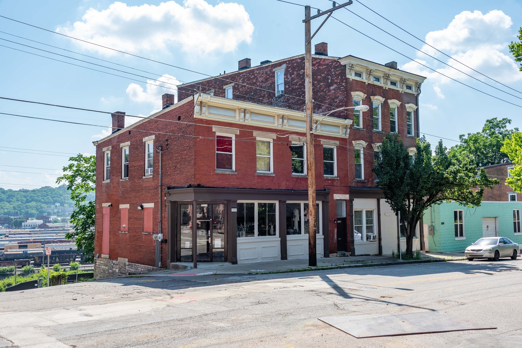 2566 Beekman St, Cincinnati, OH for Sale