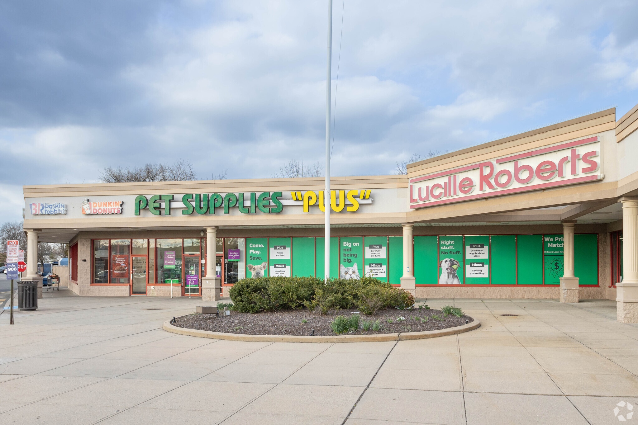 201-233 W Merrick Rd, Valley Stream, NY for Rent