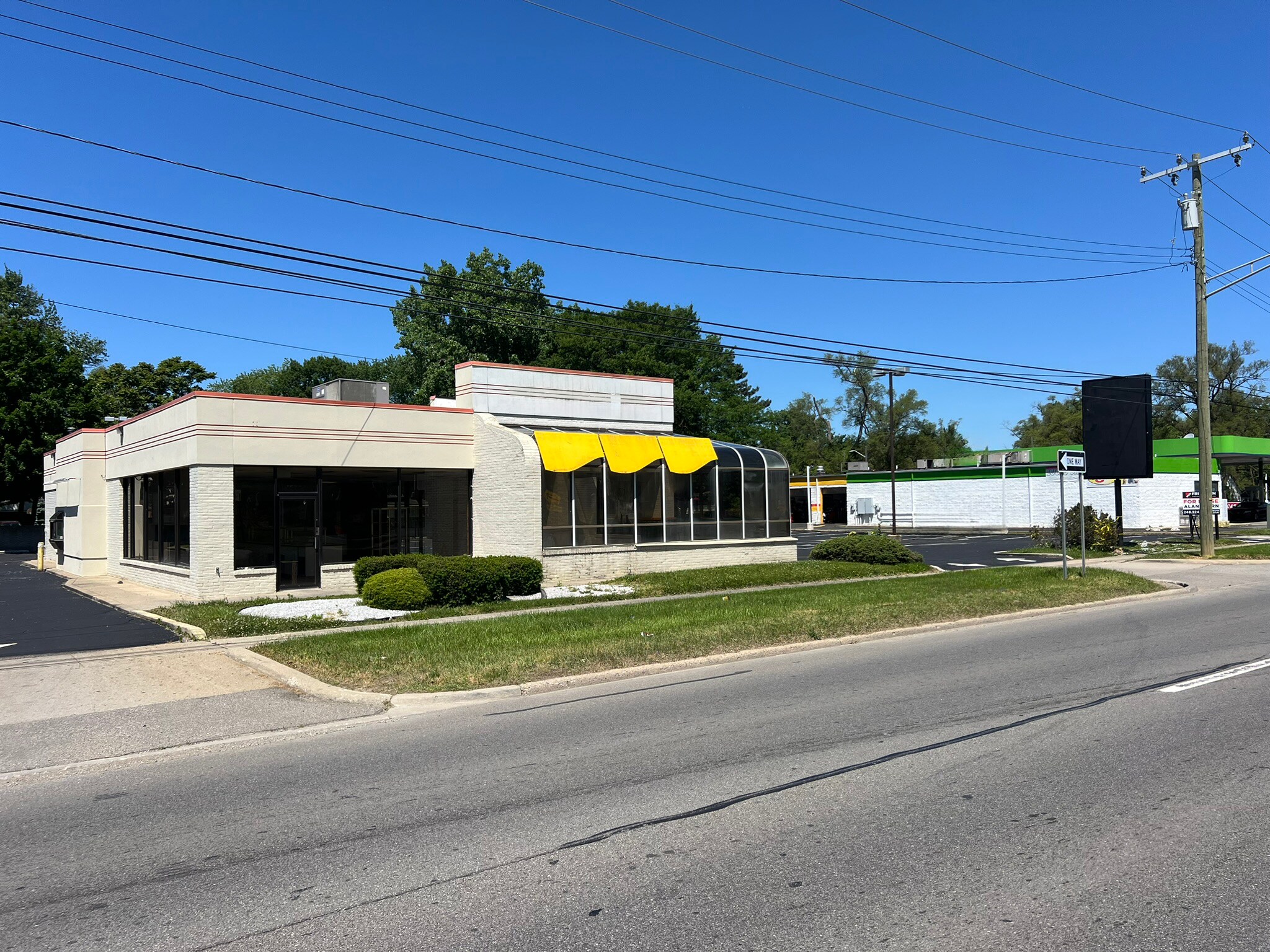 15839 Telegraph Rd, Redford, MI for Rent