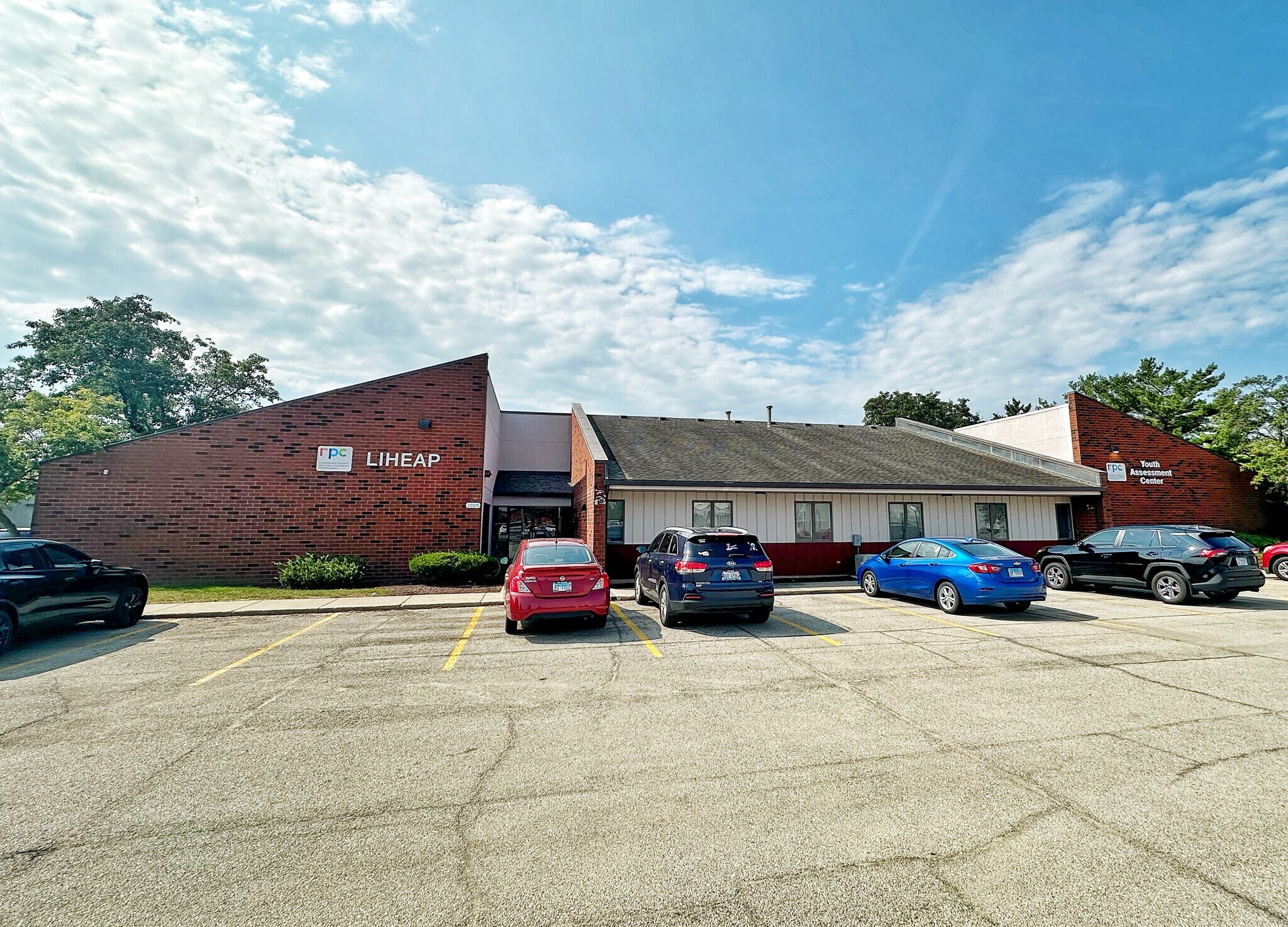 2001-2011 Round Barn Rd, Champaign, IL for Rent