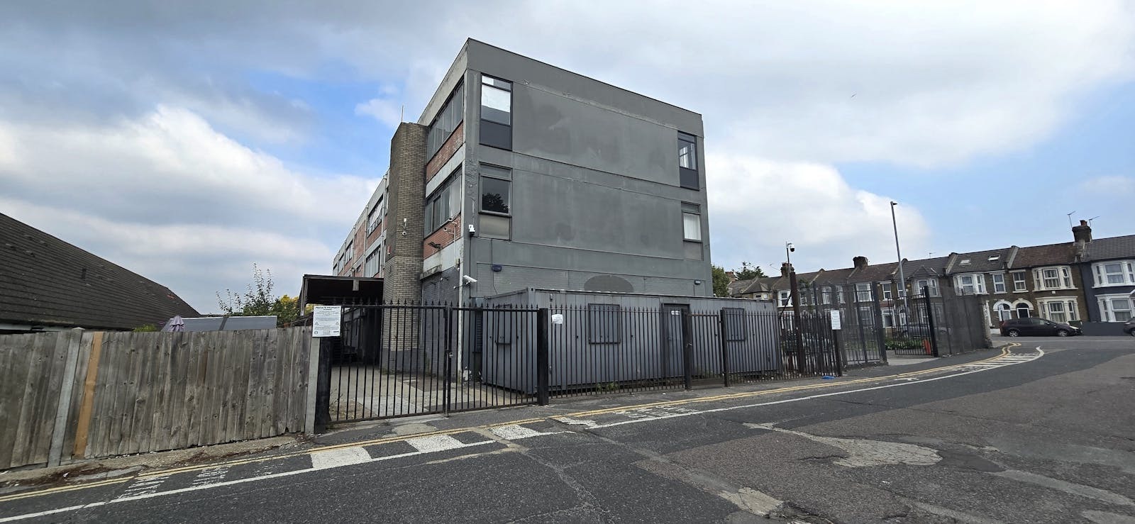 Church Rd, London, LND for Rent