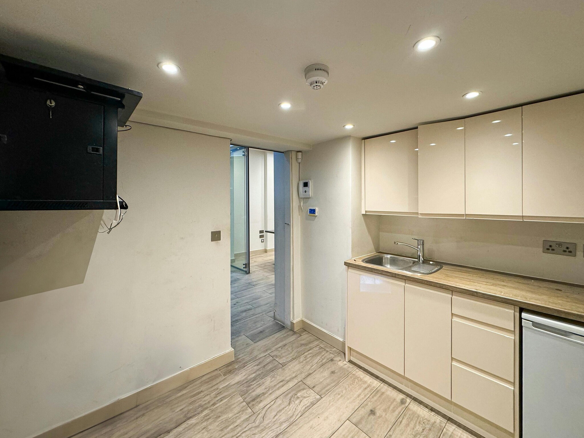 85 Charlotte St, London, LND for Rent