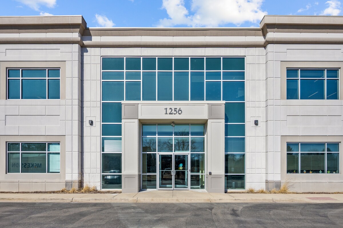 1256 Waterford Dr, Aurora, IL for Sale