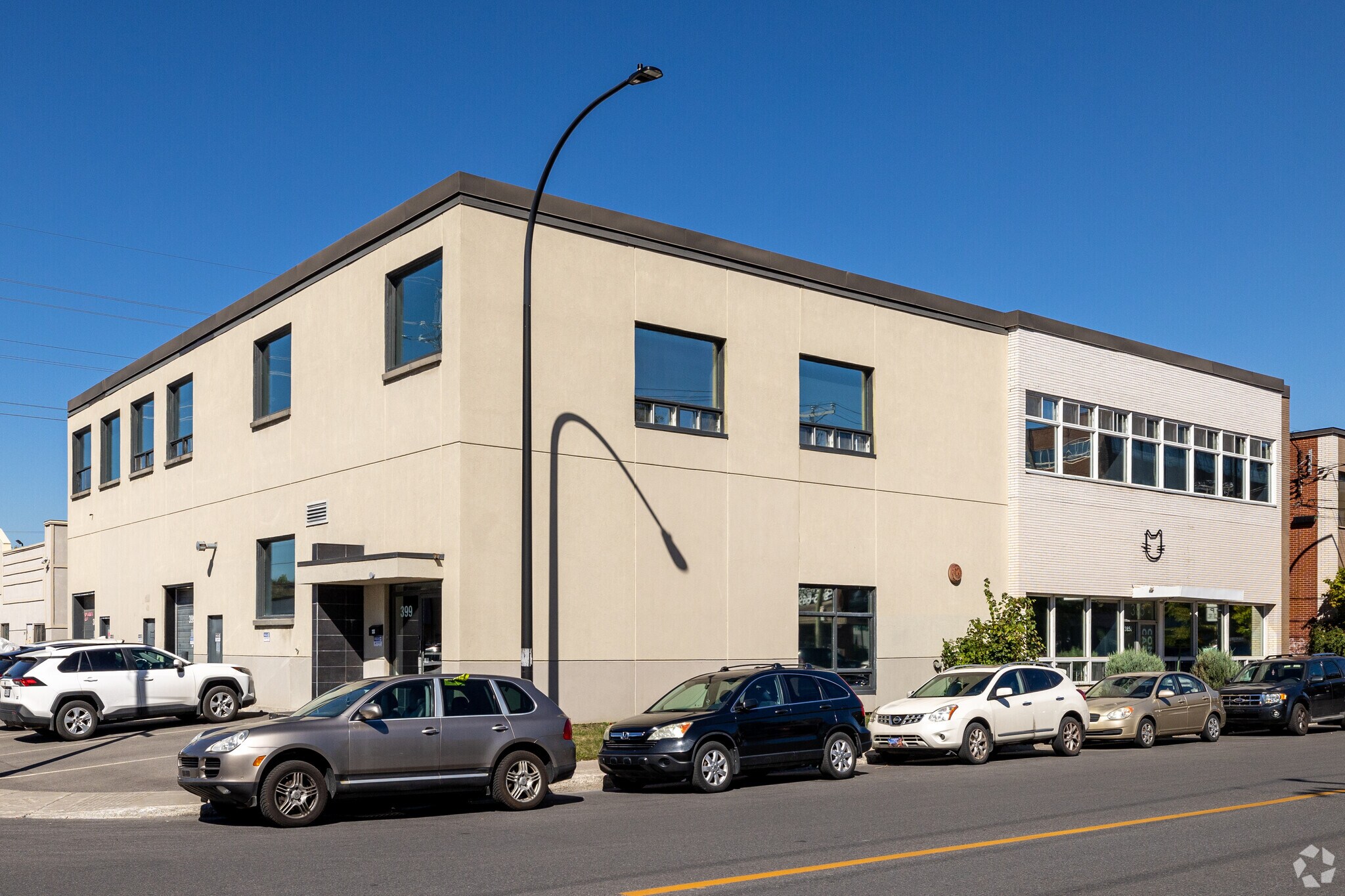 385-399 Pl De Louvain, Montréal, QC for Rent