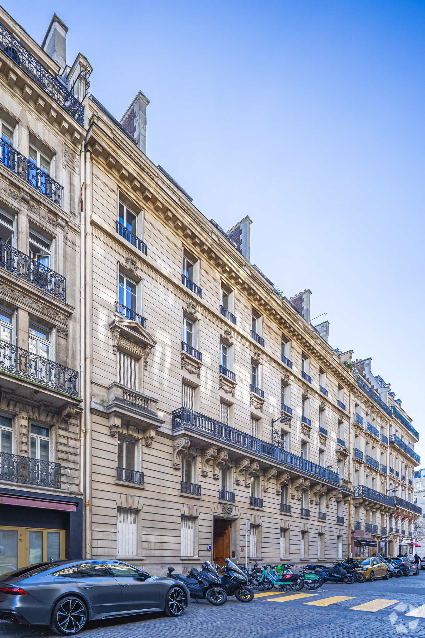 6 Rue De La Trémoille, Paris, PAR for Rent