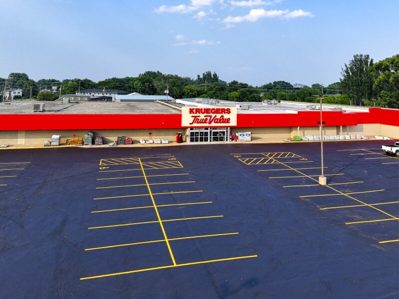 999 W Winneconne Ave, Neenah, WI for Rent