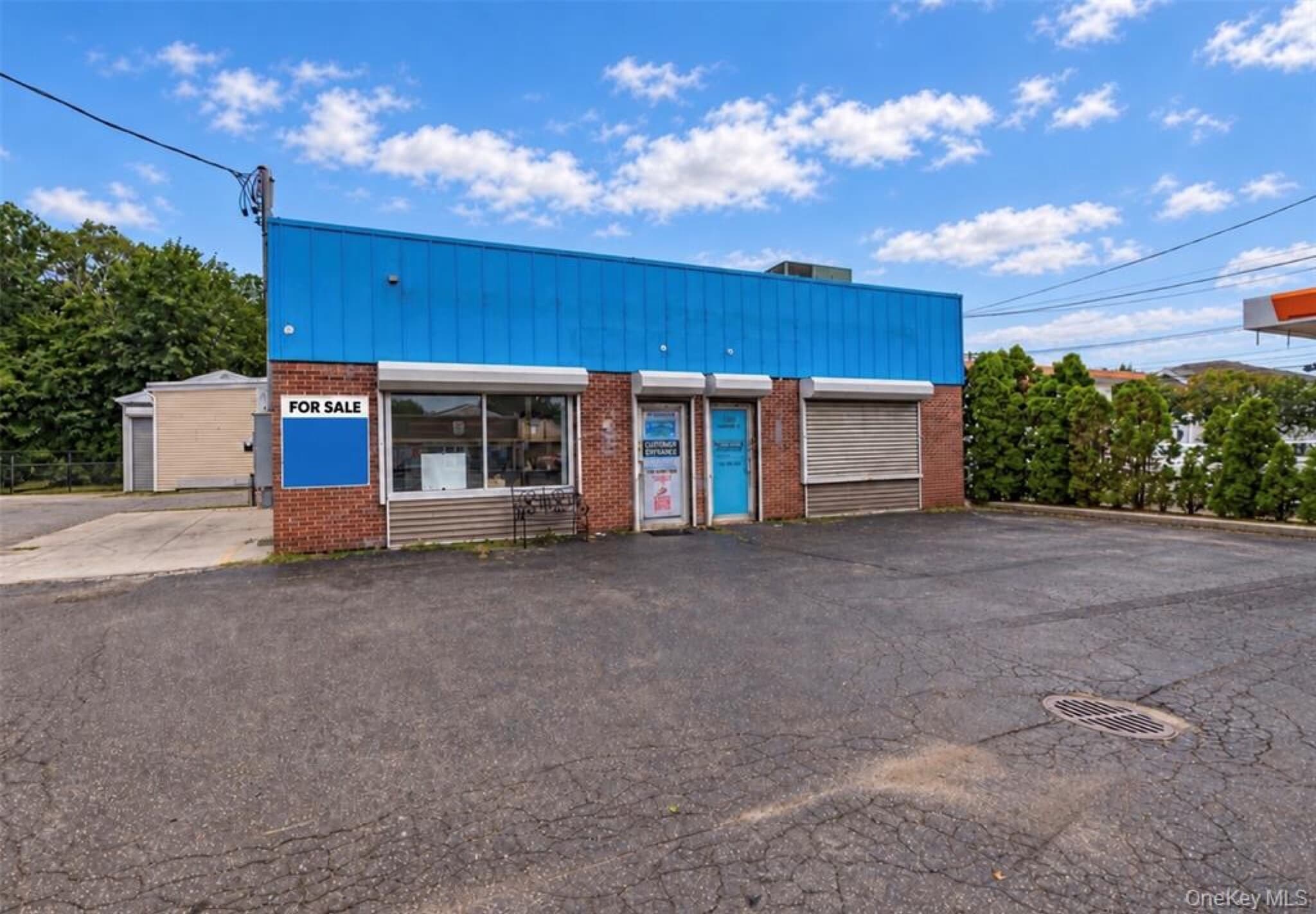 1709 Newbridge Rd, North Bellmore, NY for Sale