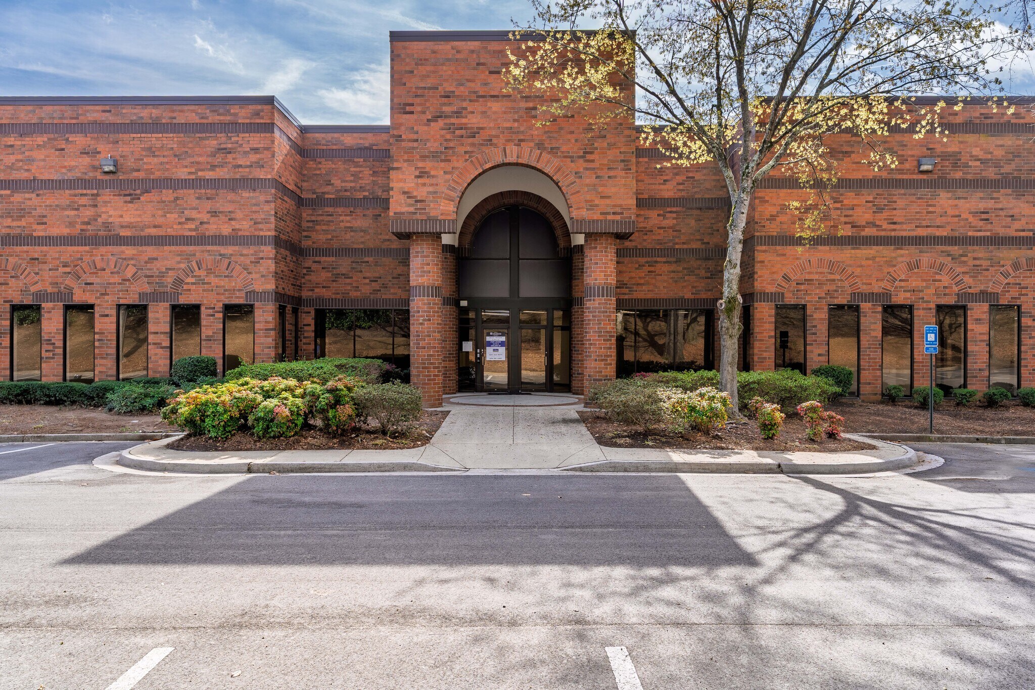 8125 Troon Cir, Austell, GA for Rent