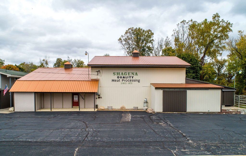 11285 Schoolcrest Ave, Clare, MI for Sale