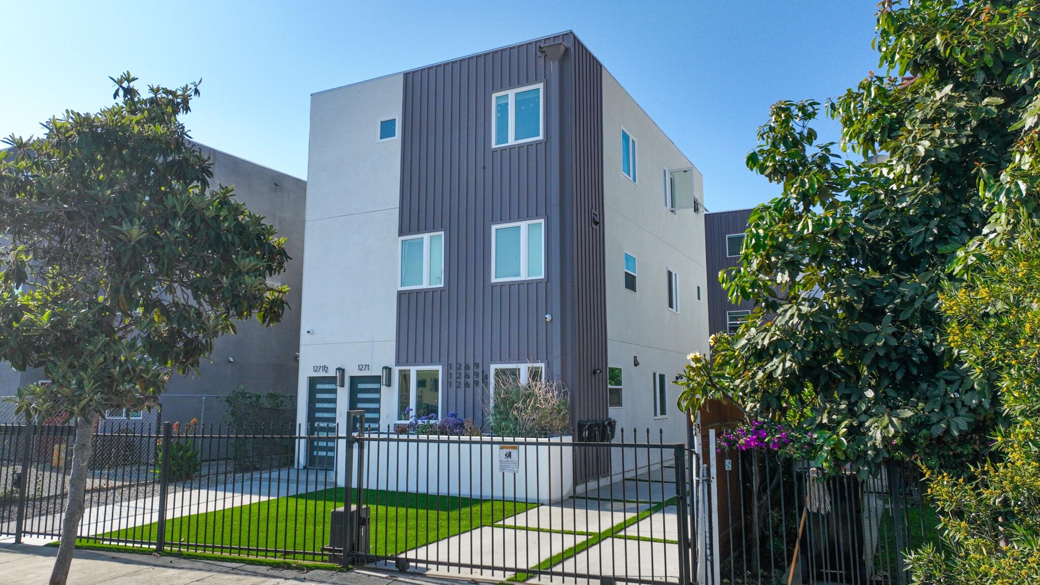 1269 W 36th St, Los Angeles, CA for Sale