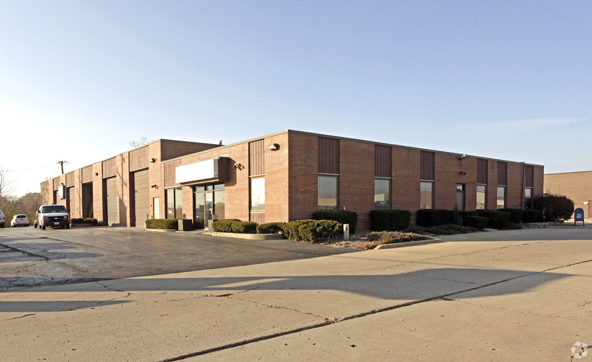 2416 E Oakton St Arlington Heights, IL 60005 Industrial Property for