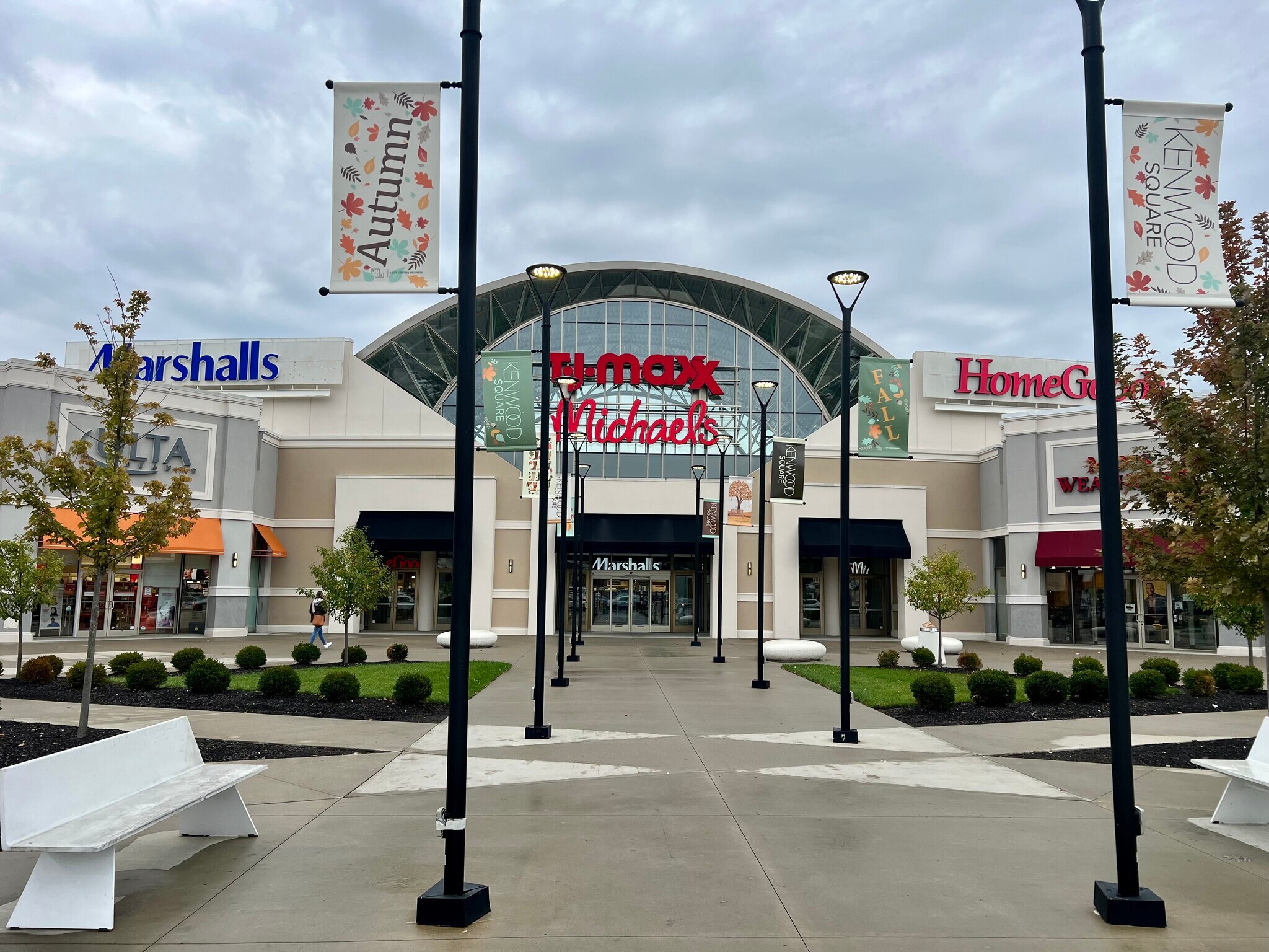 7800-7852 Montgomery Rd, Cincinnati, OH for Rent