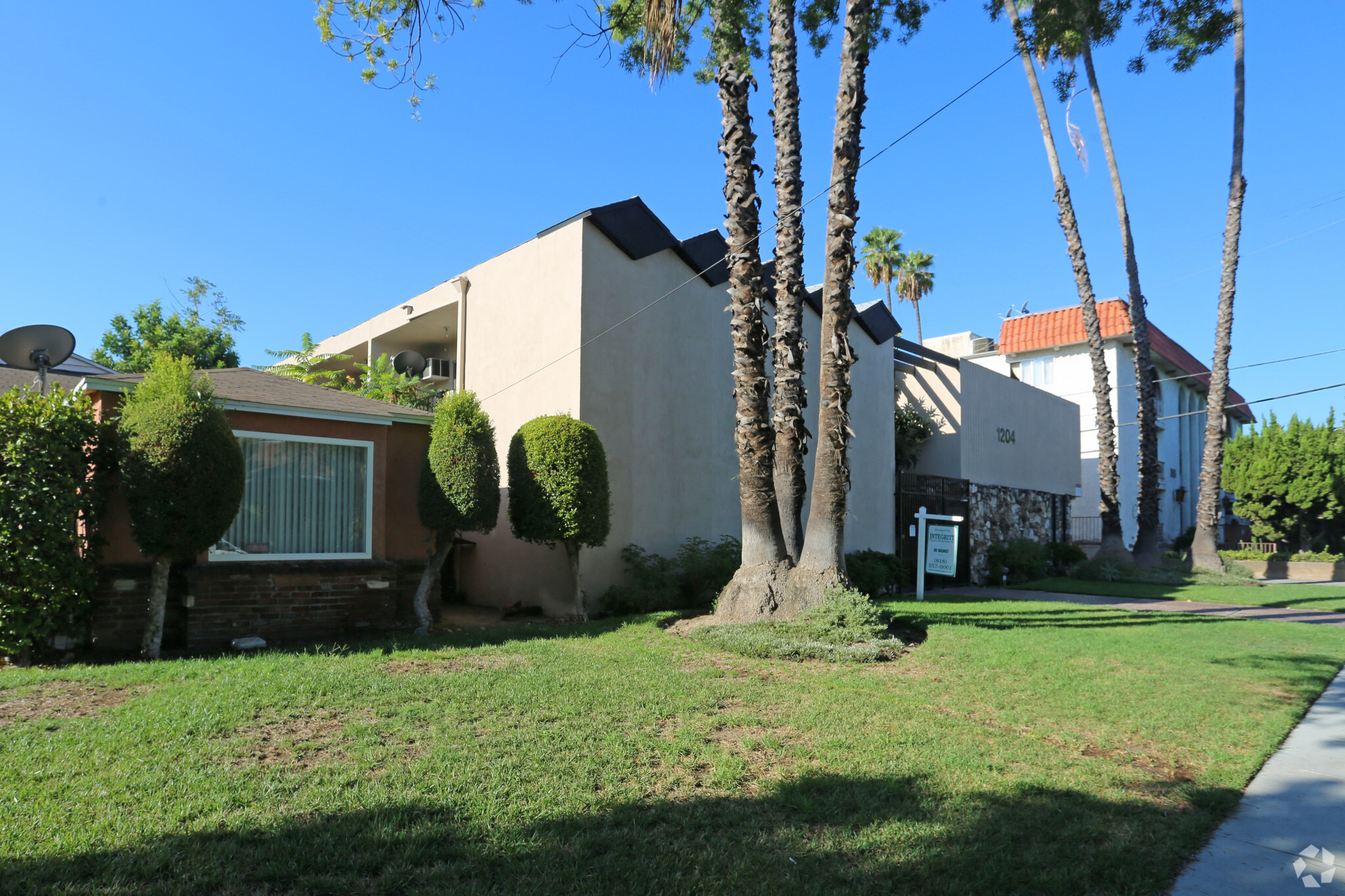 1204 E Lexington Dr, Glendale, CA for Sale