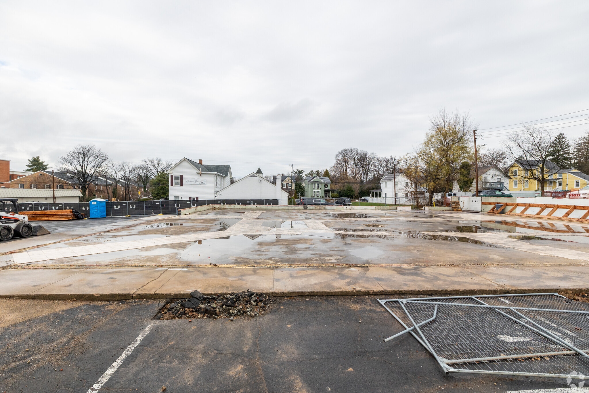 206 E Market St, Leesburg, VA for Sale