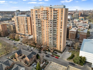 Kansas City, MO Apartments - 121 W 48th St