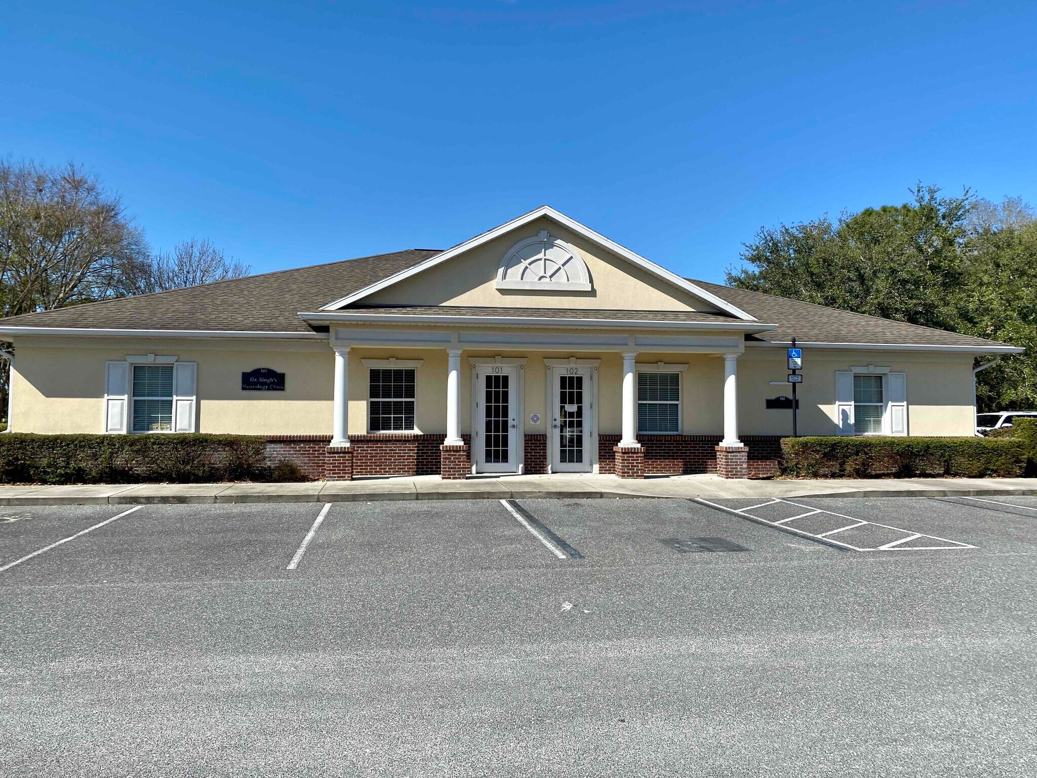 929 N US Hwy 27/441, Lady Lake, FL for Rent