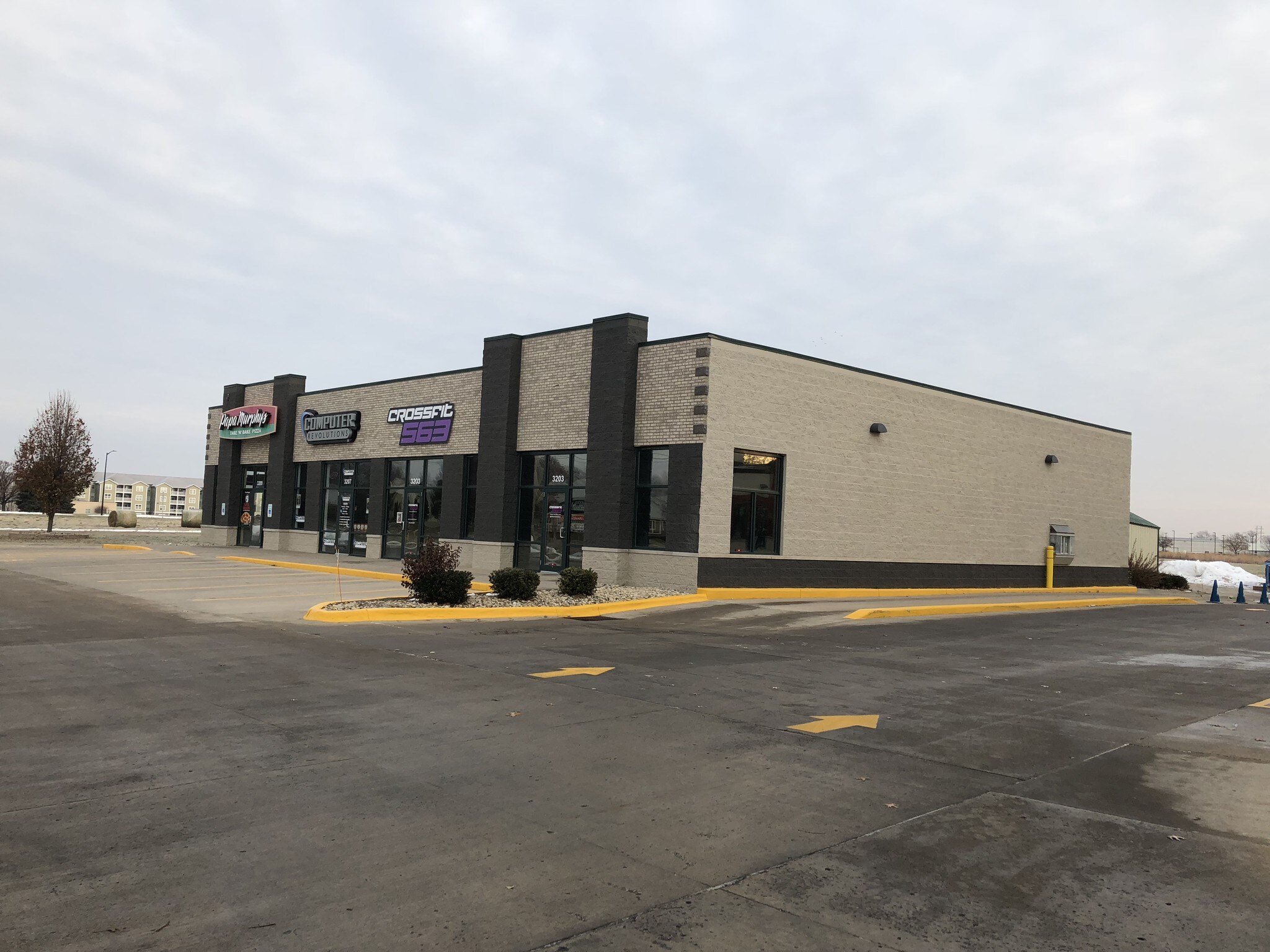 3203-3209 Devils Glen Rd, Bettendorf, IA for Rent