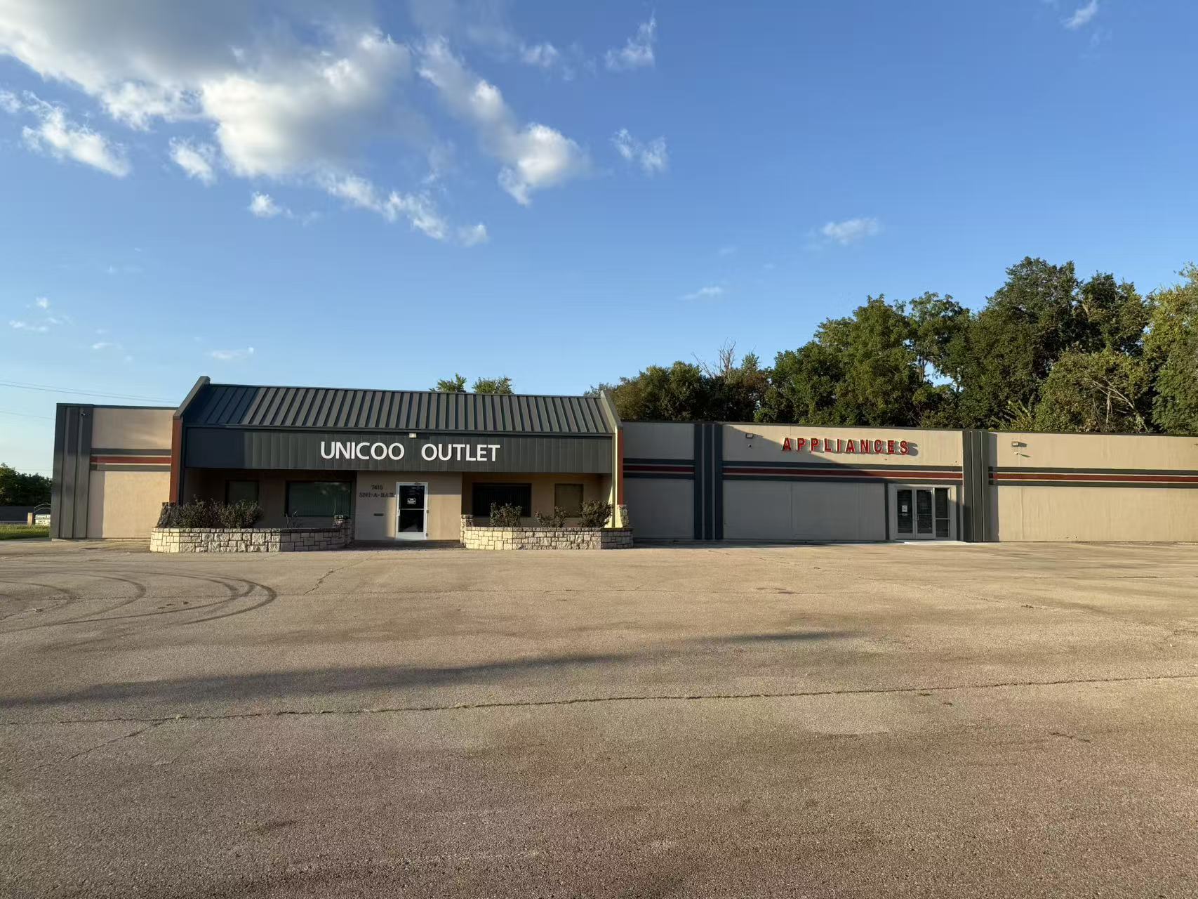 7410 Sni-A-Bar Rd, Kansas City, MO for Sale